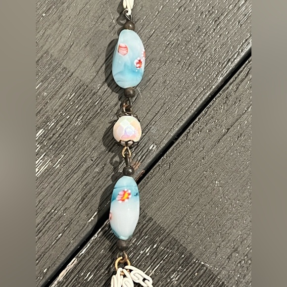 Vintage long white chain with blue long glass floral beads & AB white spacer - Picture 5 of 12